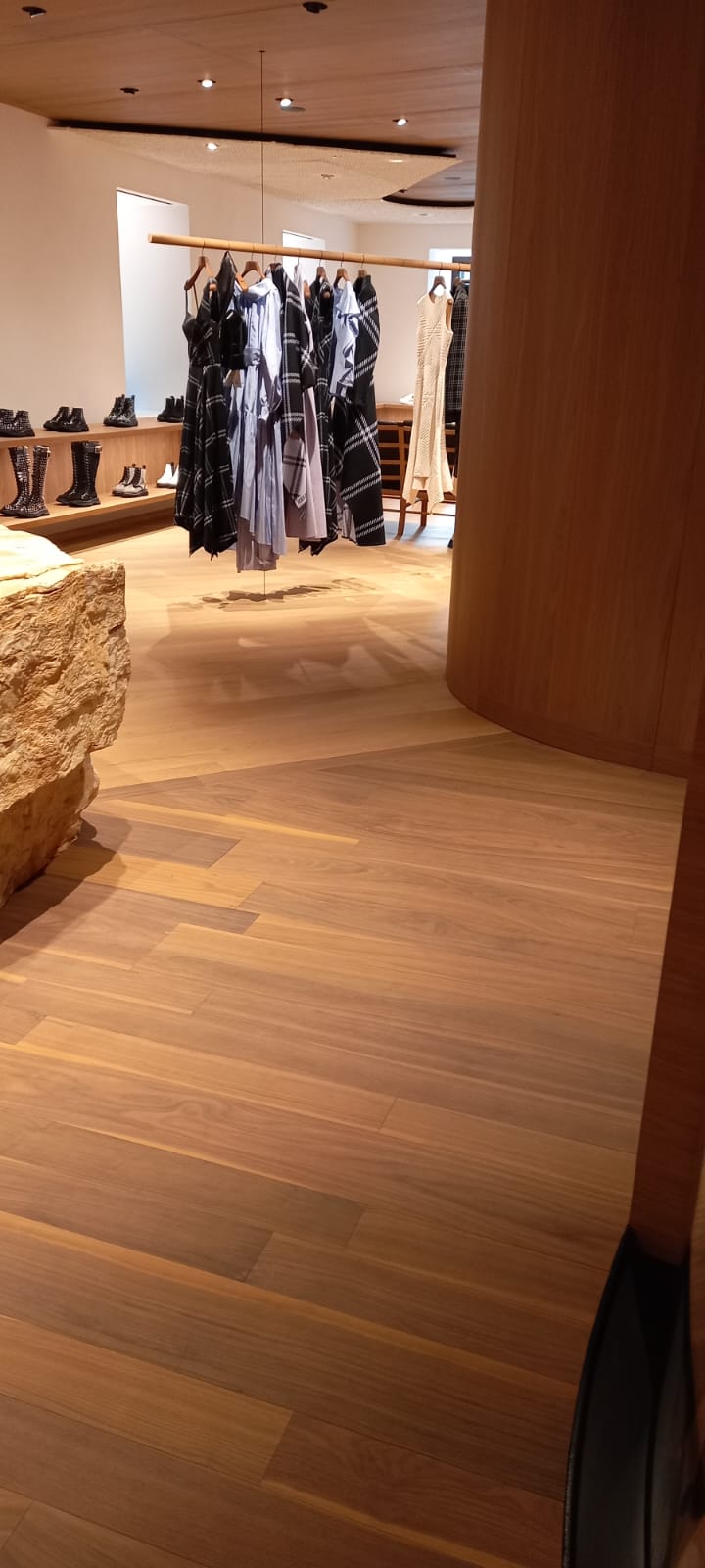 Parquet in rovere in una boutique di moda